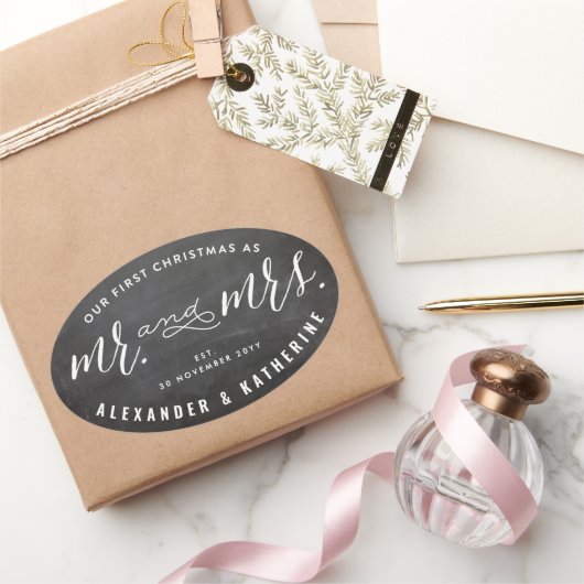 Onze eerste Kerstmis als Mr & Mrs Chalkboard Weddi Ovale Sticker (Geschenken)
