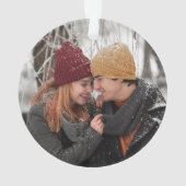 Onze eerste Kerstmis als Mr & Mrs Photo Wreath Ornament (achterkant)