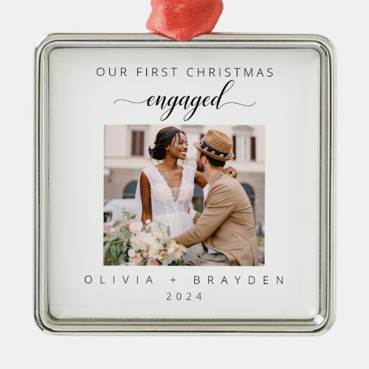 Onze eerste Kerstmis Betrokken Foto Minimalist Metalen Ornament (Voorkant)