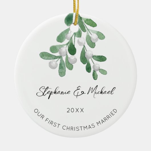 Onze eerste Kerstmis getrouwd Mistletoe Foto Keramisch Ornament (Voorkant)