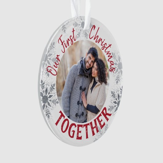 Onze Eerste Kerstmis Samen Rood en Zilver Foto Ornament (voorkant)