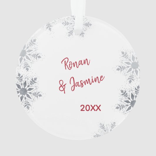 Onze Eerste Kerstmis Samen Rood en Zilver Foto Ornament (achterkant)