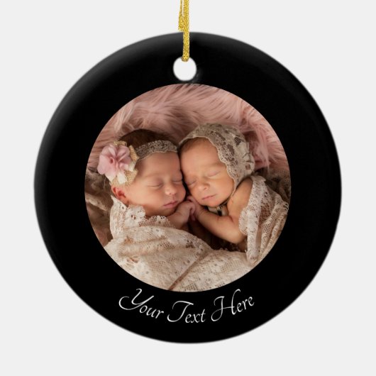 Onze Eerste Kerstmis Tweelingen Fotonaam Custom Zw Keramisch Ornament (Achterkant)