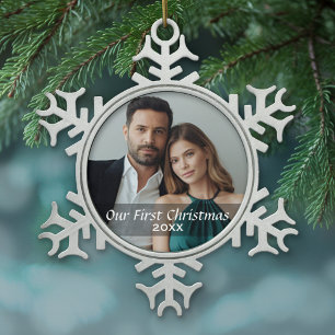Onze Eerste Kerstmisfoto met Douanejaar Tin Sneeuwvlok Ornament