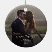 Onze eerste kerstparen bruiloft foto keramisch ornament (Achterkant)