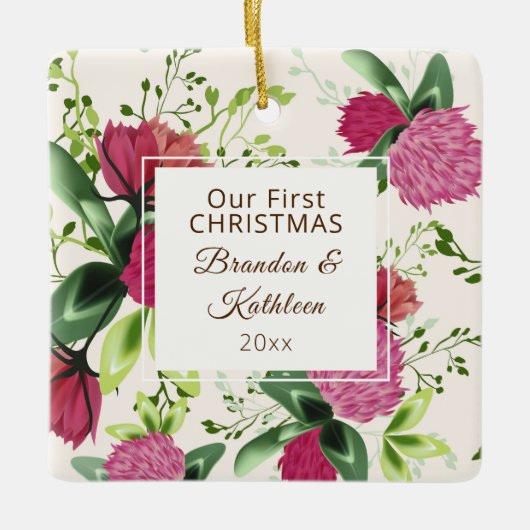 Onze eerste kerstrode roze groene klaver keramisch ornament (Voorkant)