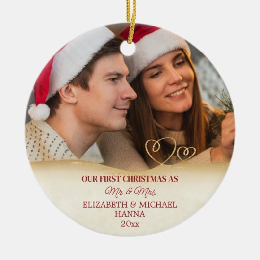 Onze eerste kerstvrouw trouwde Mr & Mrs. Keramisch Ornament (Voorkant)