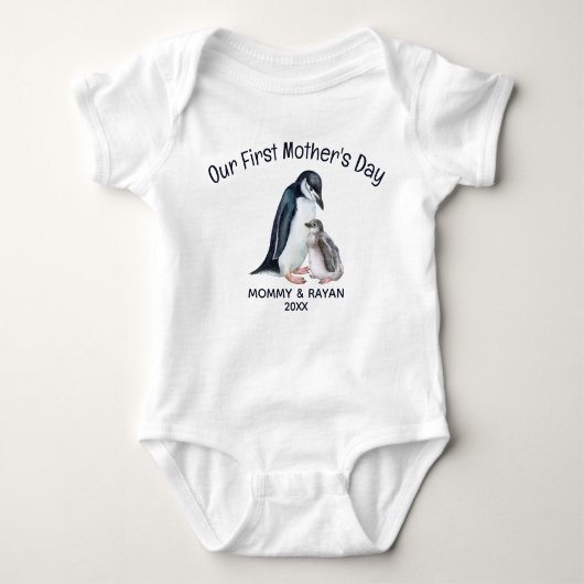 Onze eerste Moederdag, Baby Penguin aangepaste naa Romper (Voorkant)