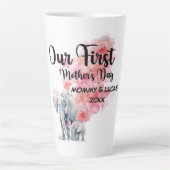 Onze eerste Moederdag mama en Baby olifanten Latte Mok (Voorkant)