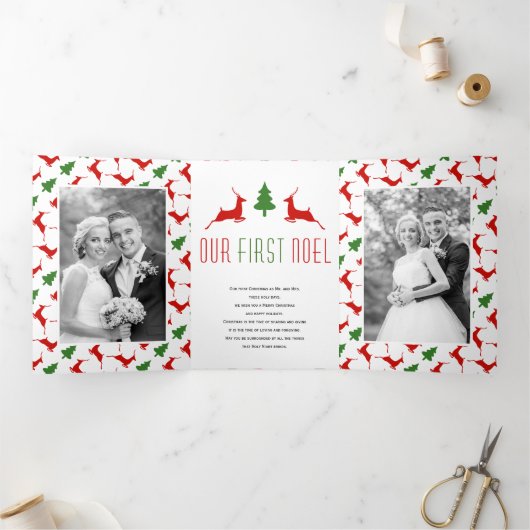 Onze eerste Noël herten boom pasgetrouwden kerst f Drieluik Wenskaart (Binnen)