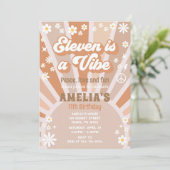 Onze est une invitation d'anniversaire vibe (Debout devant)