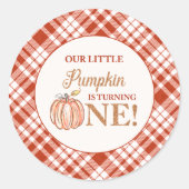 Onze kleine pompoen rood plaid eerste verjaardag ronde sticker (Voorkant)