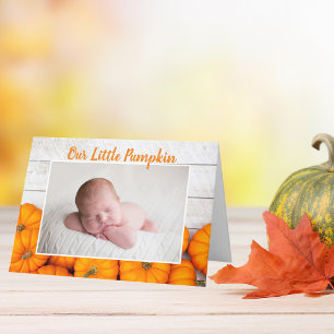 Onze Kleine Pompoen Thanksgiving Pasgeboren Foto Aankondiging