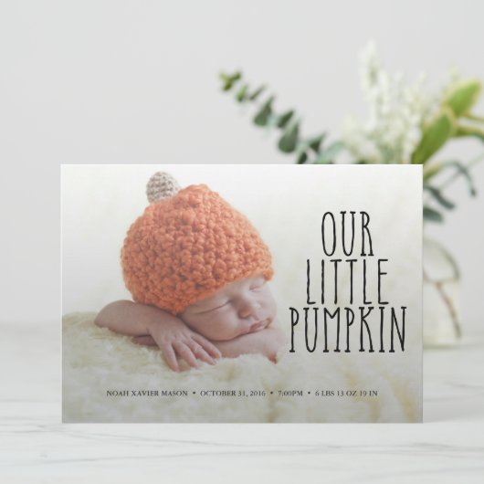 Onze Kleine Pompoen Zachte Zwarte Geboorteaankondi Aankondiging (Staand voorkant)