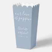 Onze liefde is Poppin Dusty Blue Wedding Popcorn Bedankdoosjes (Voorkant)