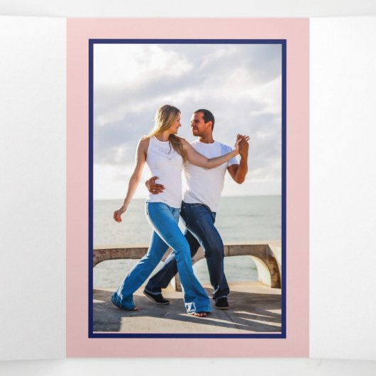 Onze Trouw Burgundy Blauwe Bloemachtige Trouw Uitn Drieluik Uitnodiging (Binnenkant midden)