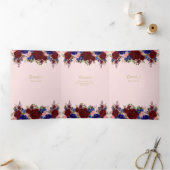 Onze Trouw Burgundy Blauwe Bloemachtige Trouw Uitn Drieluik Uitnodiging (Binnen)