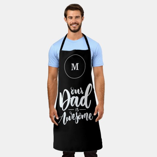 Onze vader is een zwart en wit monogram schort (Gedragen)