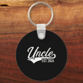 Oom. 2024 voor zwangerschapsaankondiging sleutelhanger (Achterkant)