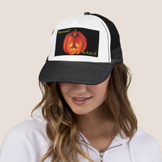 Oooh, zo eng! Vampire Jack-O-Lantern Halloween Trucker Pet (In situ)