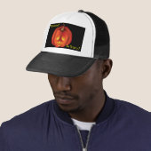Oooh, zo eng! Vampire Jack-O-Lantern Halloween Trucker Pet (In situ)