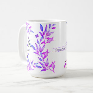 Oorspronkelijk ontwerp van paarse bloemen en takke koffiemok