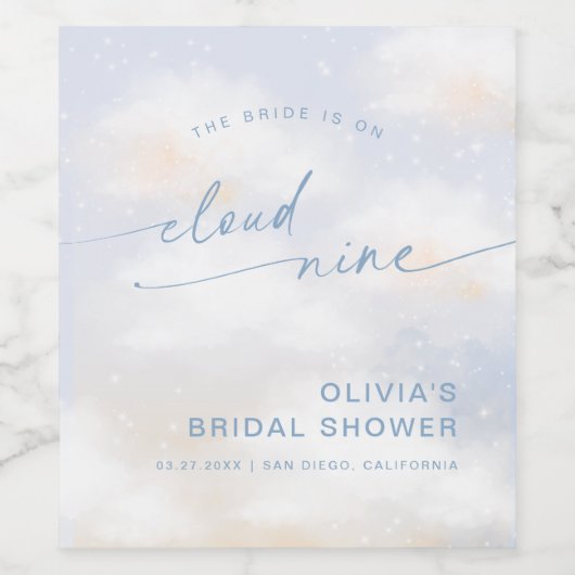 Op Cloud 9 Dusty Blue Font Vrijgezellenfeest Wijn Etiket (Enkel label)