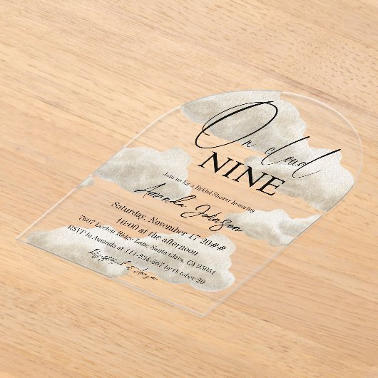 Op Cloud Nine Waterverf Beige Vrijgezellenfeest Acryl Uitnodigingen (Laagn)