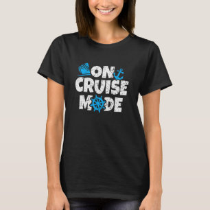 Op Cruise Mode Cruise Zomer Familiereis Vrijdag T-shirt