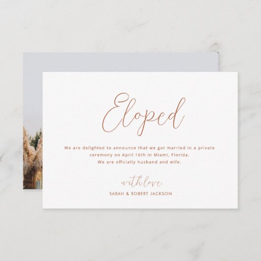 op de achtergrond, dunne bruiloft aankondiging (Voorkant / Achterkant)