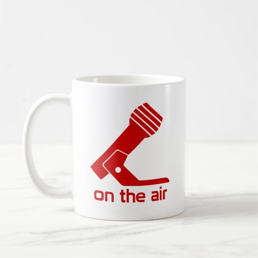 Op de Mok van de lucht (rood ontwerp) (Links)