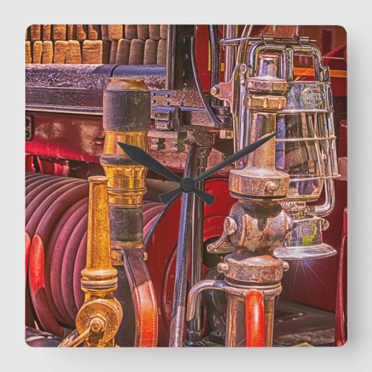 Op de oude vuurtruck vierkante klok (Voorkant)