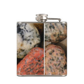 Op de Rocks met kleurrijke strand stones Heupfles (Achterkant)