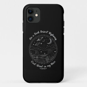 Op een donkere woestijnsnelweg Reis bergkamperen  iPhone 11 Hoesje