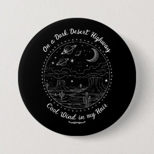 Op een donkere woestijnsnelweg Reis bergkamperen Ronde Button 7,6 Cm