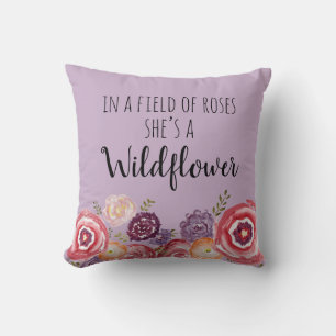 Op een gebied van Rozen is ze een Wildflower Pillo Kussen