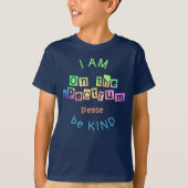 Op Het Spectrum Regenboog Marineblauw Autisme Bewu T-shirt (Voorkant)