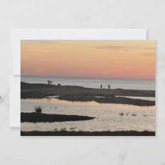 Op het strand bij zonsondergang