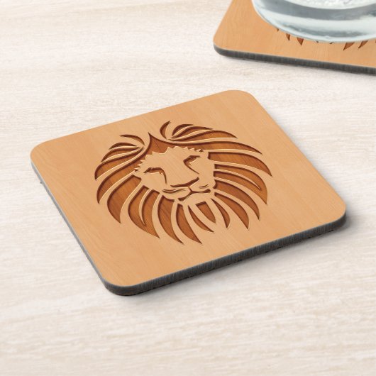 Op houten ontwerpen gegraveerde leeuwenkop bier onderzetter (Linkerzijde)