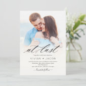 Op laatste uitnodiging tot het bruiloft op foto (Staand voorkant)