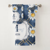 Op maat gemaakte Navy Daisy Gingham Monogram Decor Bad Handdoek (Insitu)