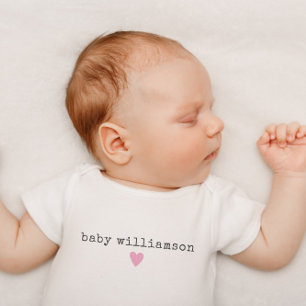 Op maat gemaakte pasgeboren achternaam baby shower romper