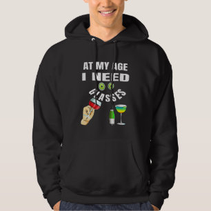 Op mijn leeftijd heb ik een bril 1 nodig hoodie