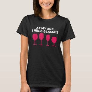 Op mijn leeftijd heb ik een glaasje nodig Grappige T-shirt