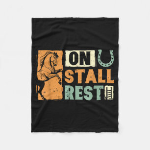 Op stal rust paard liefhebber ruiter grappig fleece deken