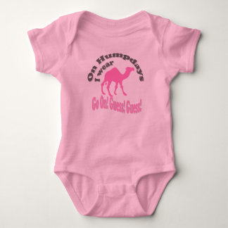 Op woensdag draag ik roze en kameel romper