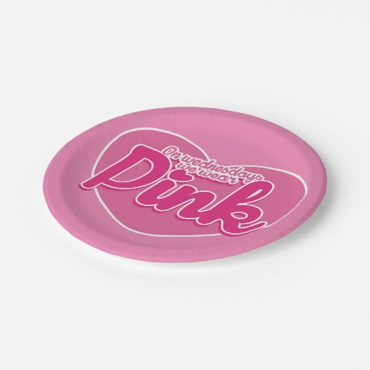 Op woensdag draag we roze papieren bordje (Gekanteld)