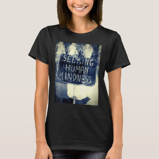 Op zoek naar menselijke vriendelijkheid t-shirt