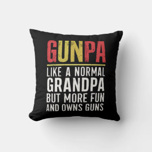 Opa is als een normale opa maar leuker en bezit kussen