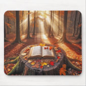 Open boek over de herfstboom muismat (Voorkant)